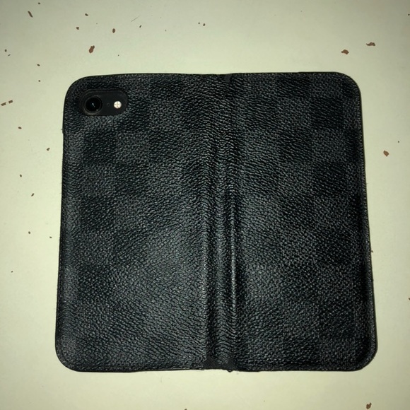 Louis Vuitton 100% authentic phone wallet - Picture 1 of 4